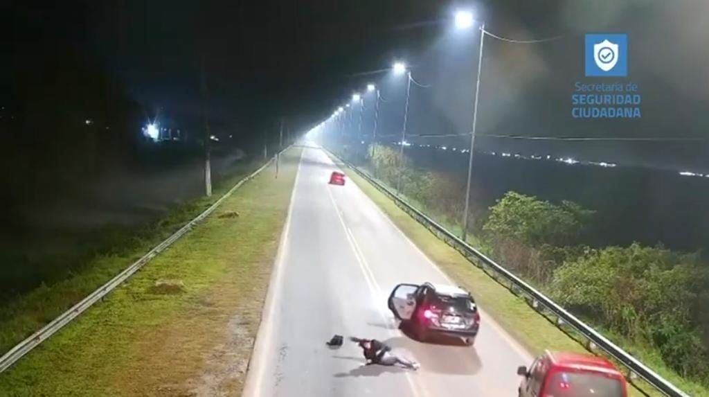 Jovem salta de carro em movimento após motorista de app desviar da rota do GPS