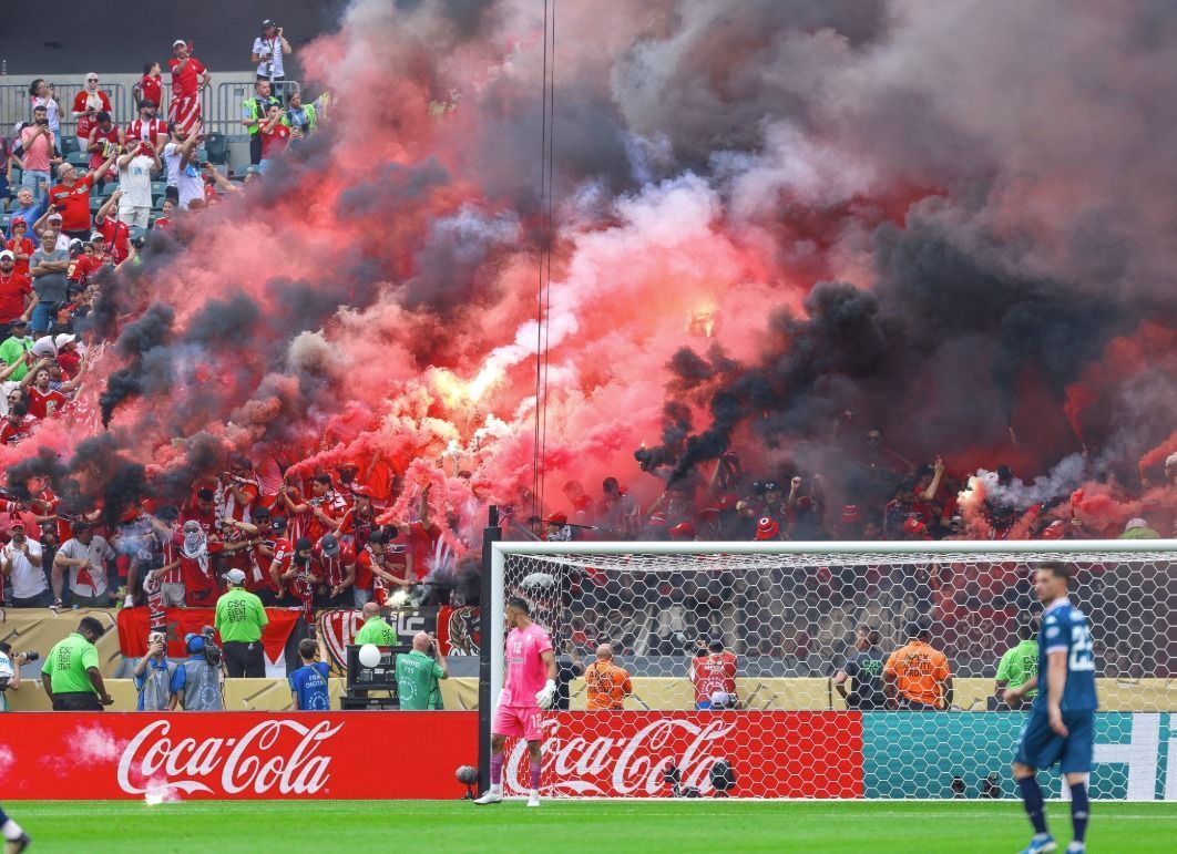 Torcida do Wydad 'paralisa' jogo após gol marcado contra a Juventus; veja