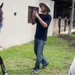 Jogador da Premier League visita haras de Kaio Jorge, do Cruzeiro, e manda recado