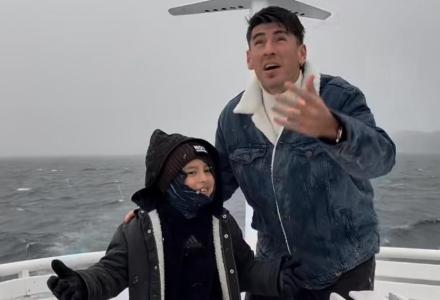 Lucas Villalba, do Cruzeiro, conhecendo a neve em Bariloche