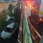 Carro cai dentro de canal no bairro Morada do Sol, em Montes Claros