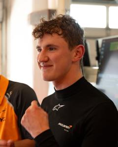 Alex Dunne, piloto de 19 anos, do Programa de Desenvolvimento de Pilotos da McLaren