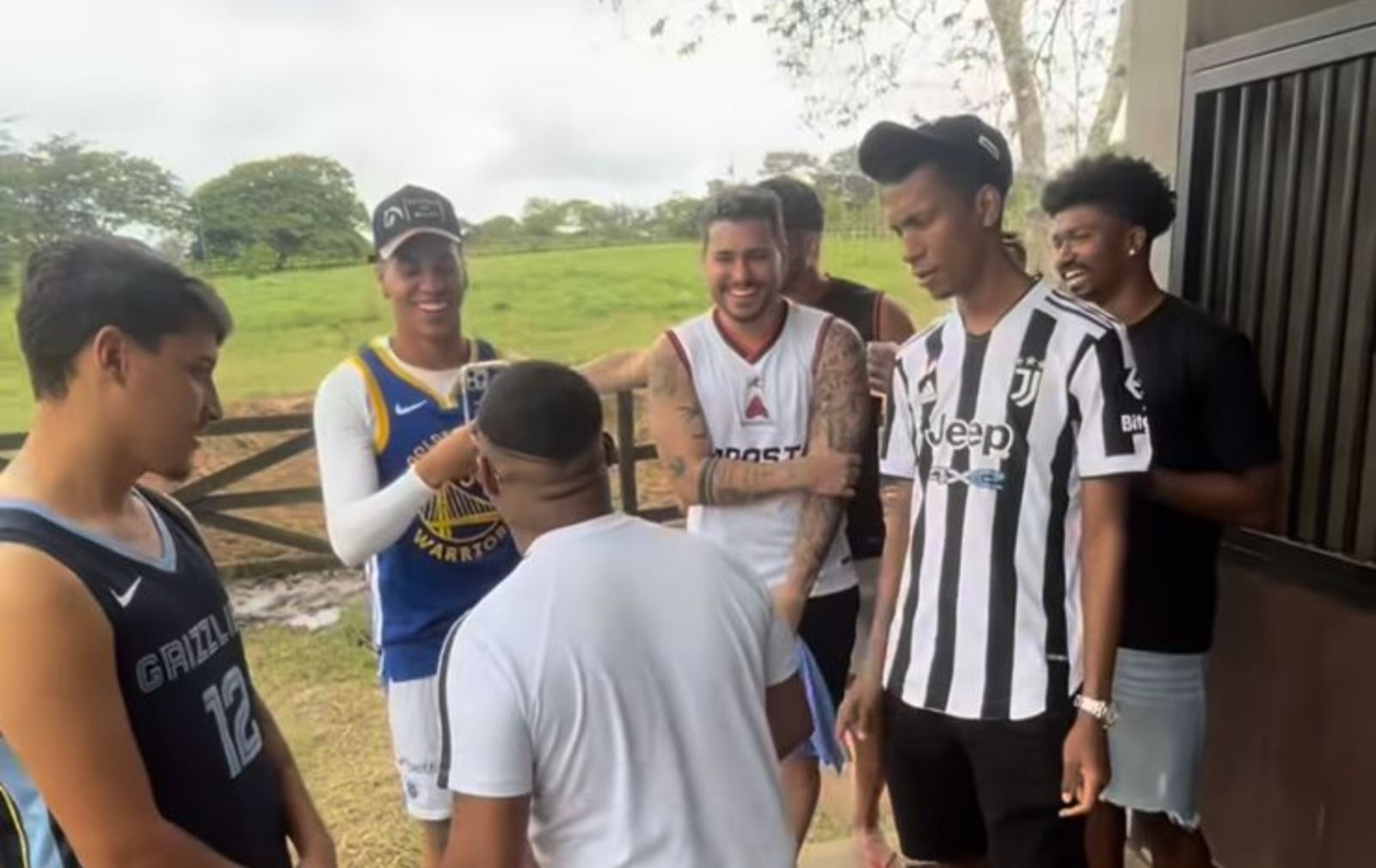 Kaio Jorge, do Cruzeiro, recebe influenciadores em haras e se diverte; assista