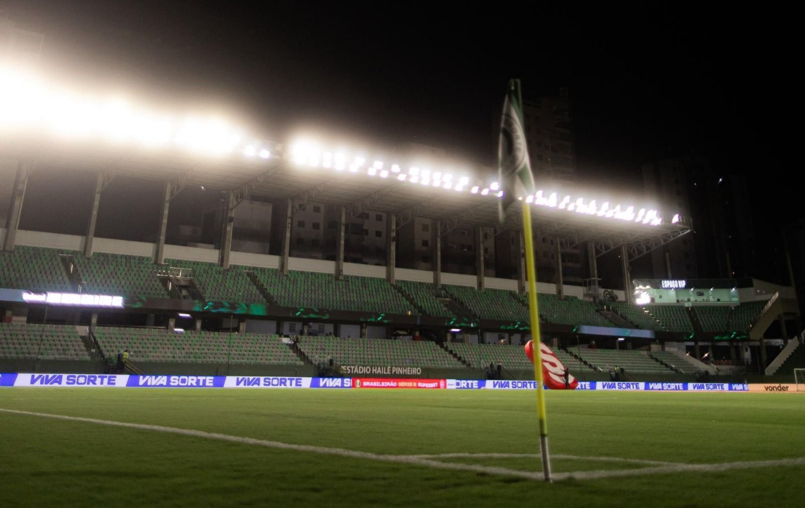 Goiás x Athletic: veja as escalações para jogo da Série B