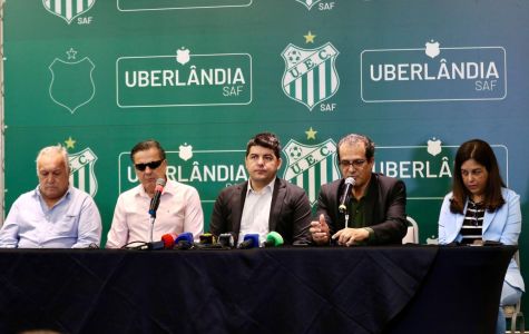 Empresa de Fábio Mineiro (centro) comprou 90% das ações do Uberlândia