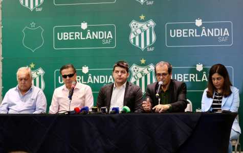 Empresa de Fábio Mineiro (centro) comprou 90% das ações do Uberlândia
