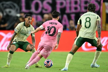 Abel Ferreira terá Lionel Messi pela frente no próximo jogo do Palmeiras no Mundial de Clubes