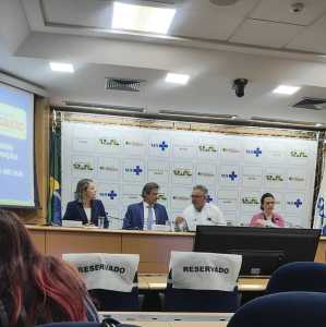 Coletiva com Padilha e Haddad no Ministério da Saúde sobre o Programa Agora Tem Especialistas