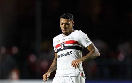 Ruan Tressoldi durante partida pelo São Paulo