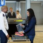 Mito ou verdade? Carregar seu celular na segurança do aeroporto pode colocar seus dados pessoais em risco sem que você saiba