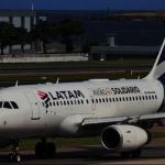 Passageiros de um voo da LATAM para Guarulhos não sabiam que avião levava 'viajantes especiais'