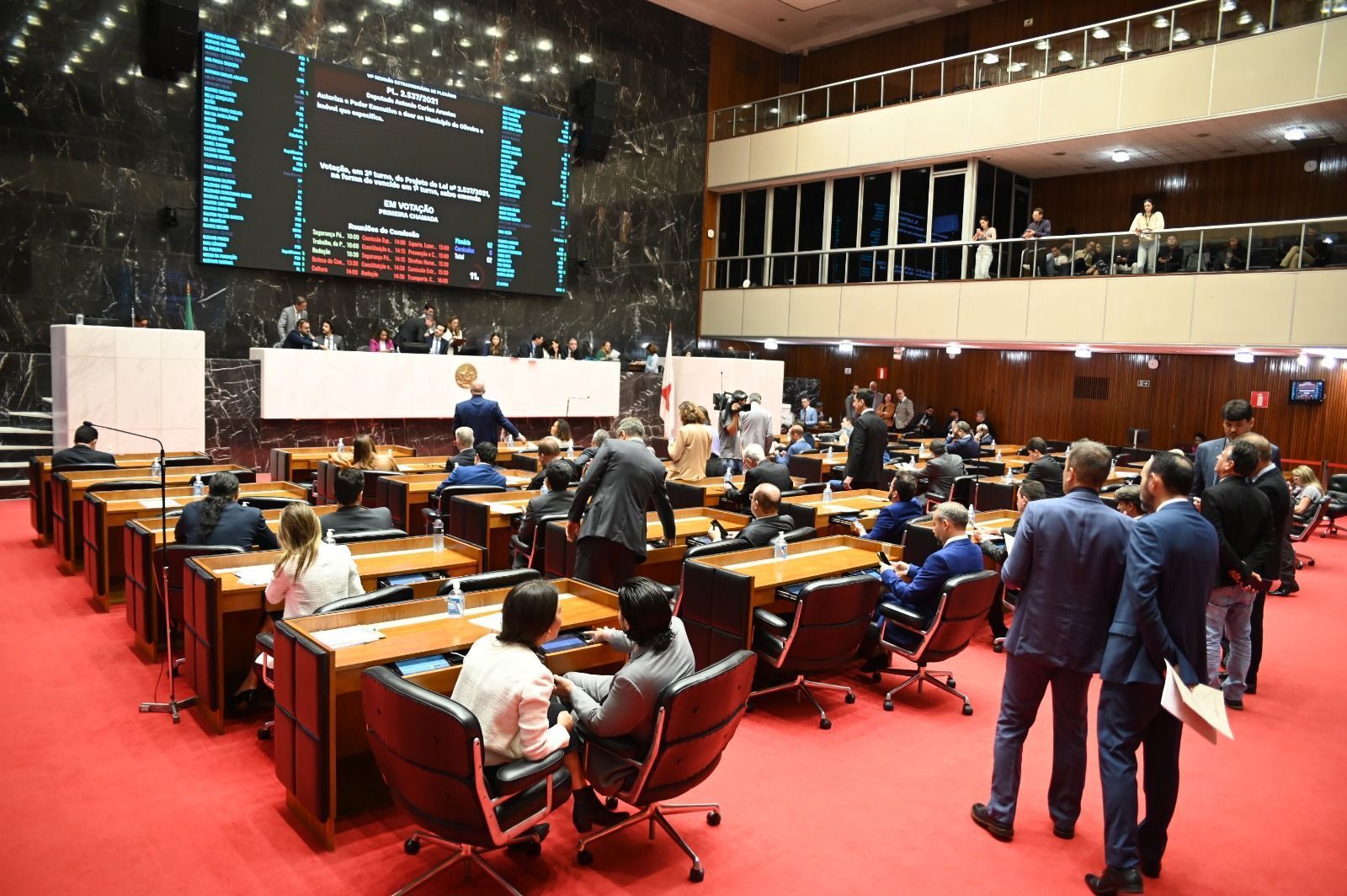 ALMG aprova reajuste de 5,4% para servidores de Minas