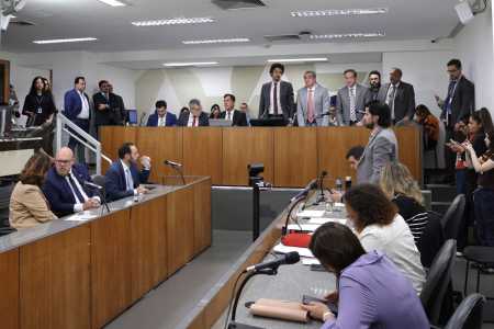 Reunião na CCJ terminou sem a votação da PEC do referendo