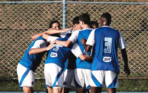 Jogadores do Cruzeiro celebram vitória no Campeonato Brasileiro Sub-20
