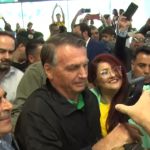 Vídeo: Bolsonaro desembarca em BH e segue para agenda com Mateus Simões