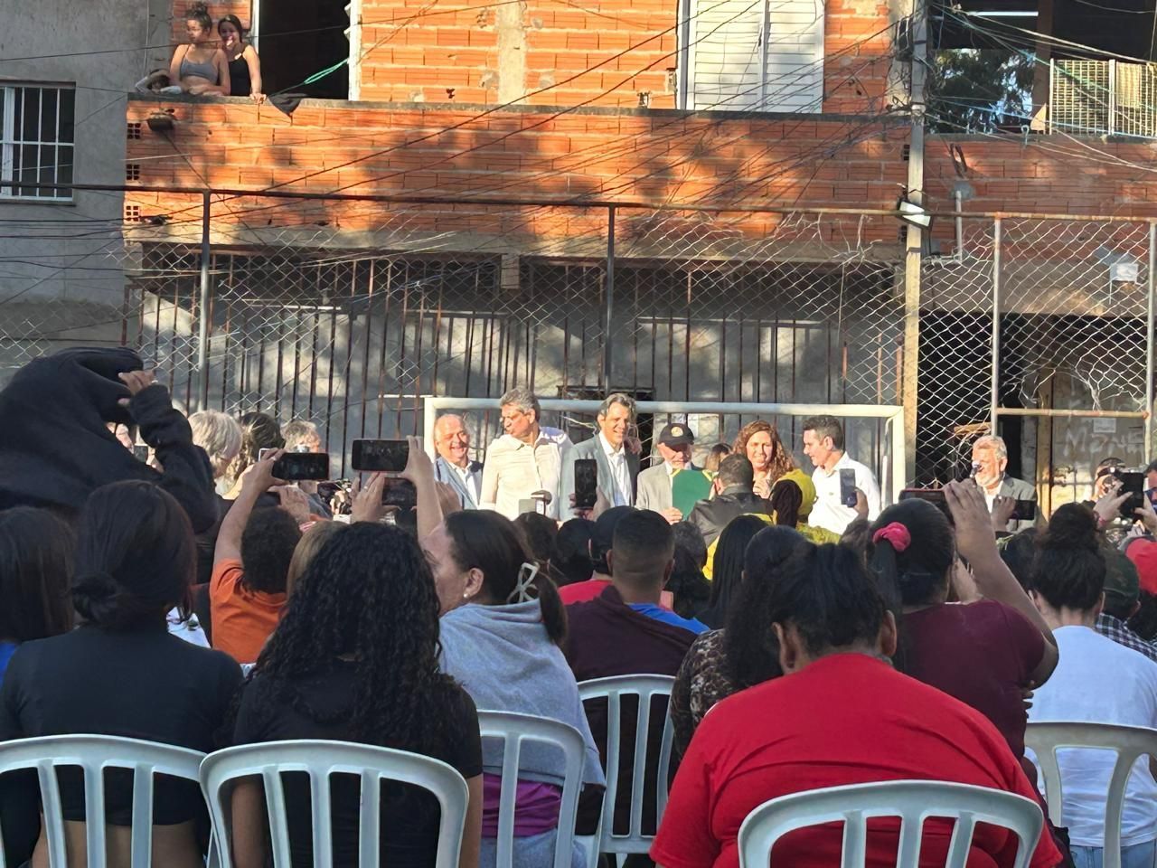 Lula anuncia portaria que dá R$ 250 mil a moradores da Favela do Moinho