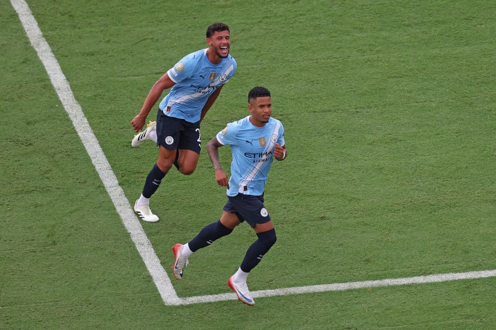 Cria do Atlético marca golaço em vitória do Manchester City sobre a Juve; assista