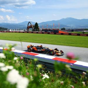 McLaren em ação no Circuito de Red Bull Ring em 2024