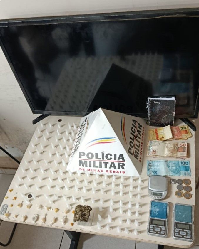 Polícia Militar prende dois homens por tráfico e recupera TV furtada no bairro Barro Preto, em Mariana