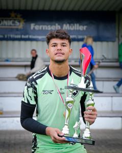 Bruninho Samudio, goleiro de 15 anos, é um dos destaques das divisões de base do Botafogo