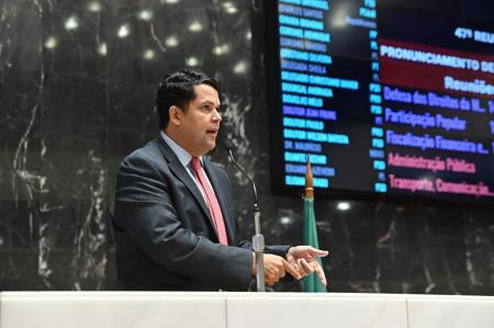 Deputado estadual João Vítor Xavier (Cidadania) cobrou a realização das obras no Belvedere