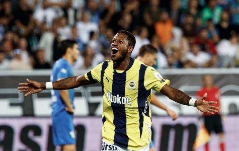 Fred durante partida pelo Fenerbahçe