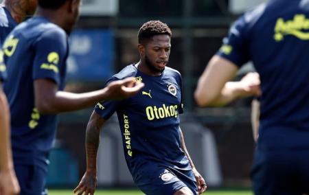 Fred durante treino pelo Fenerbahçe