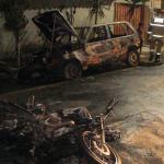 Dois veículos são incendiados no bairro Ciro dos Anjos em Montes Claros; dono foi preso horas antes suspeito de crime contra criança