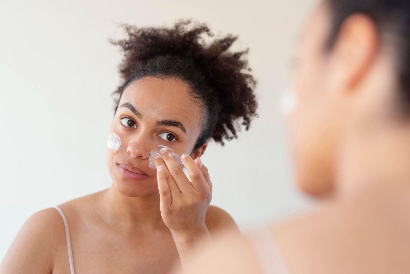 Por que a pele fica seca no inverno? 7 cuidados básicos para os meses de frio