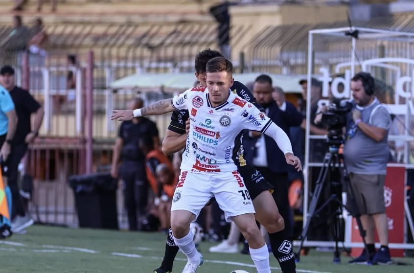 Volta Redonda marca no fim, vence o Operário-PR e respira na Série B