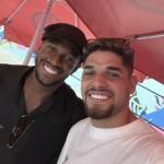 Titular do Atlético se encontra com Fred, publica foto e 'faz coro' por contratação