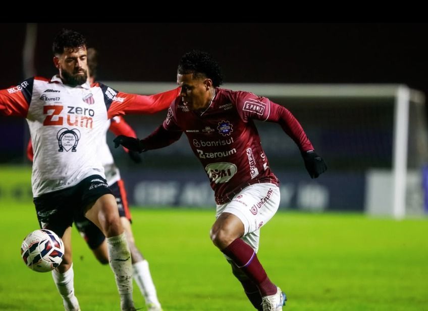 Caxias vira sobre Ituano nos acréscimos e assume a liderança da Série C