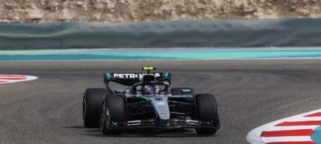 Mercedes em ação durante os testes de pré-temporada da Fórmula 1