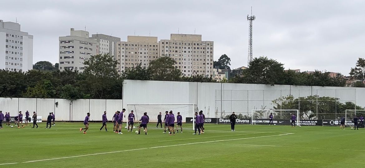 Dorival realiza testes em treino tático do Corinthians; veja como foi