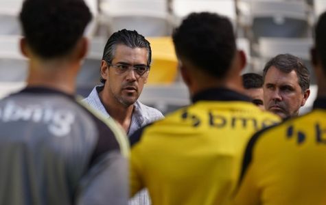 Paulo Bracks acompanhou o treino dos times sub-17 e sub-20 do Atlético na Arena MRV, nesta segunda-feira (30)