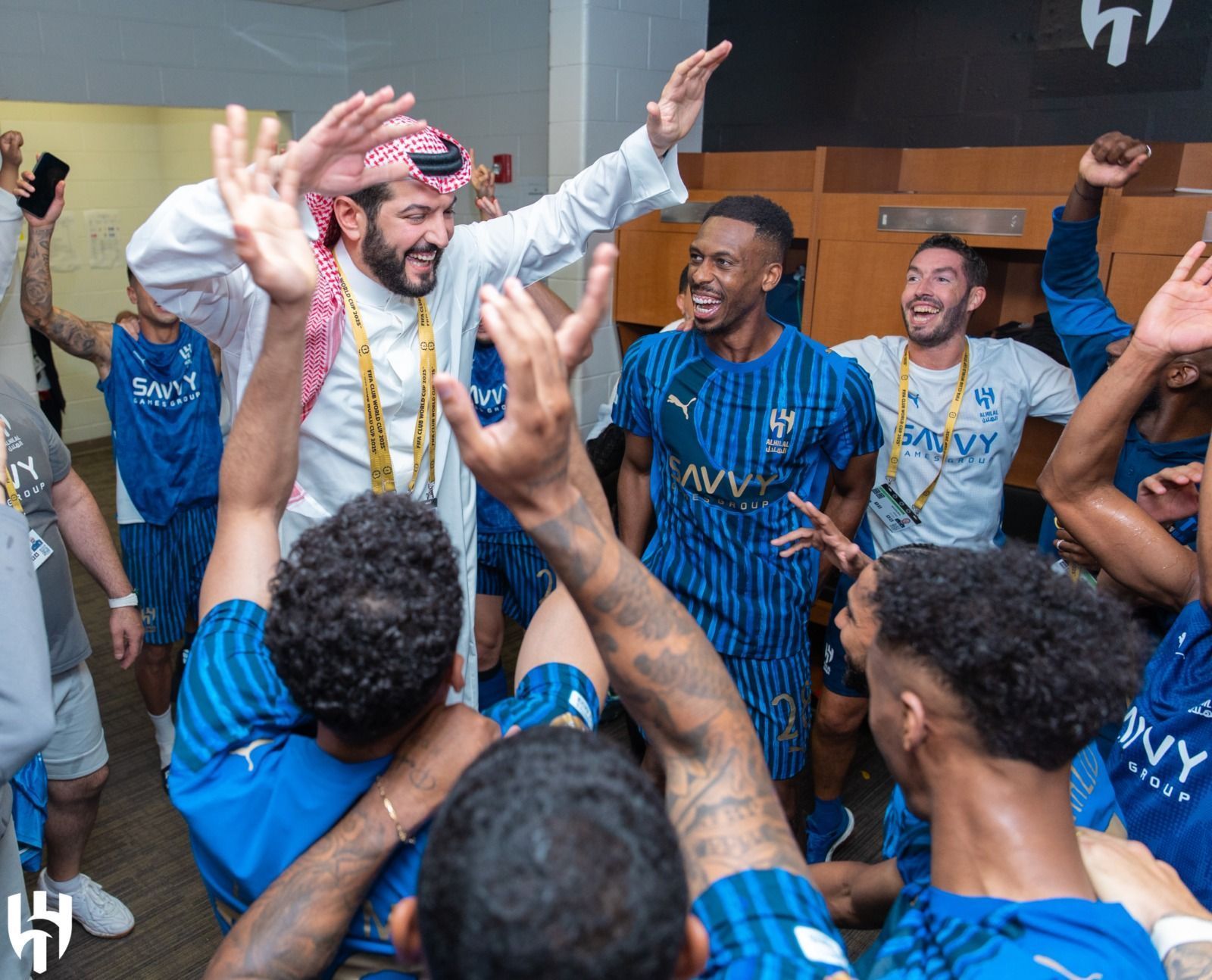 Jogadores do Al-Hilal 'vão à loucura' após anúncio de 'bicho' por vitória sobre o City
