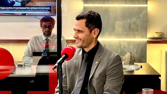 Cleitinho no estúdio da Rádio Itatiaia, em Brasília