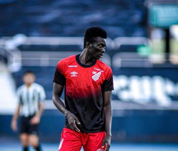 Gael em campo no último compromisso do Athletico-PR pelo Brasileirão Sub-20, contra o Botafogo