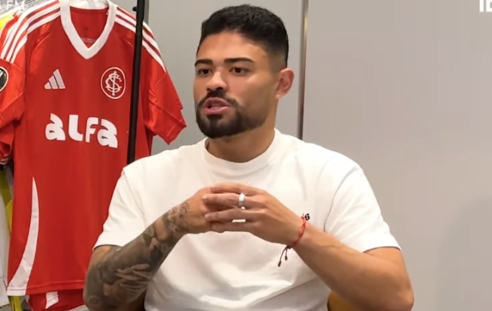 Bruno Tabata manda recado sobre seca de títulos do Internacional; veja vídeo
