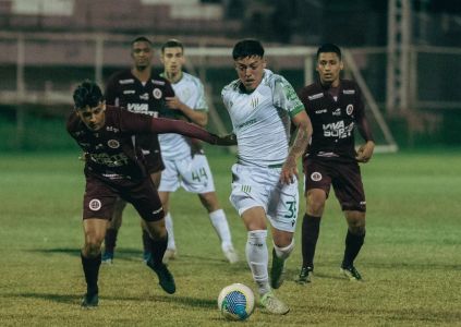 Banfield-ARG venceu a Desportiva Ferroviária-ES por 1 a 0 pela Vitória Cup