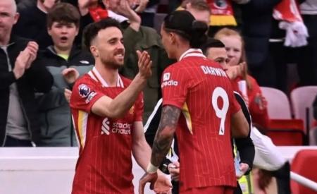 Diogo Jota e Darwin Nuñez foram companheiros no Liverpool, da Inglaterra