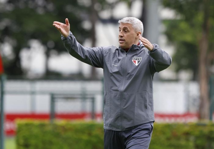 De volta ao São Paulo, Crespo comanda atividades no centro de treinamento