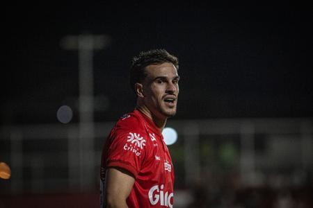 Facundo Labandeira durante partida pelo Vila Nova na Série B