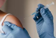 Vacina contra HPV passa a ser recomendada para vítimas de abuso sexual a partir dos 2 anos
