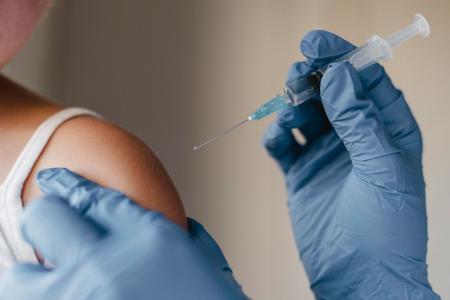 Vacina contra HPV passa a ser recomendada para vítimas de abuso sexual a partir dos 2 anos