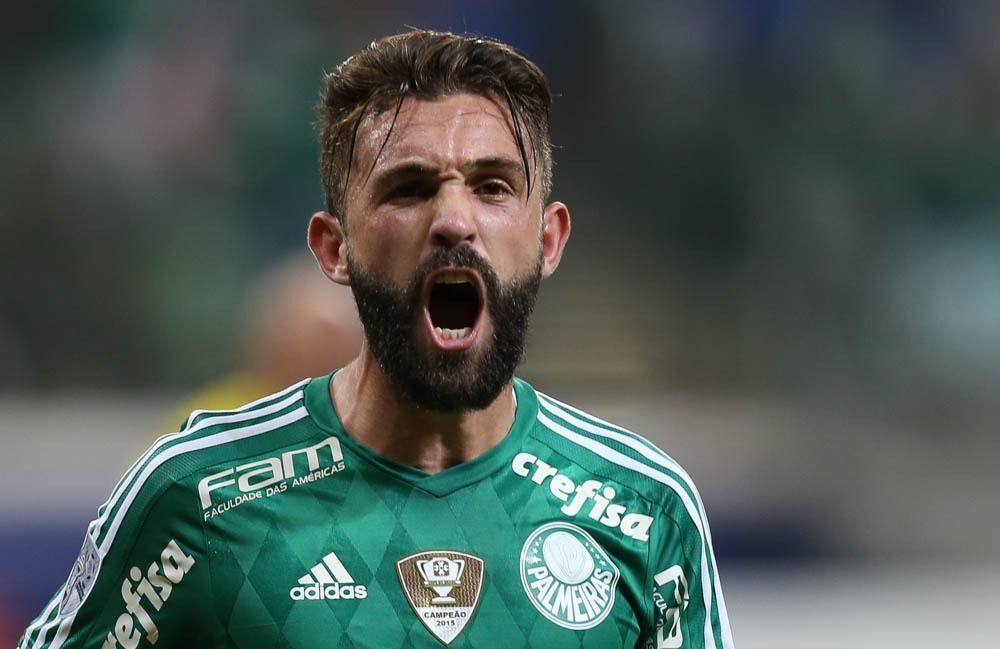 Campeão brasileiro pelo Palmeiras anuncia aposentadoria aos 30 anos