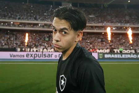 Matías Segovia durante partida pelo Botafogo em 2023