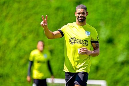 Pedro Barcelos, zagueiro, em treino do América