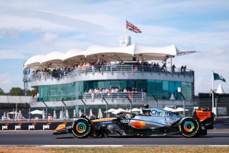 F1: Norris supera Hamilton e lidera TL2 em Silverstone; Bortoleto termina em 13º