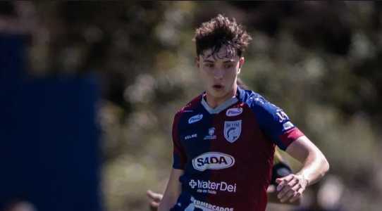 André Sion, de 16 anos, promessa das categorias de base do Betim Futebol